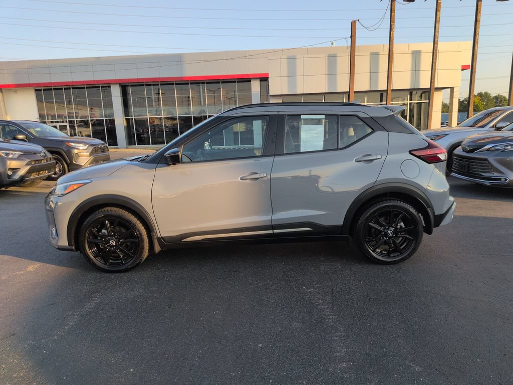 Used 2022 Nissan Kicks SR w/ Premium Package FWD image 2
