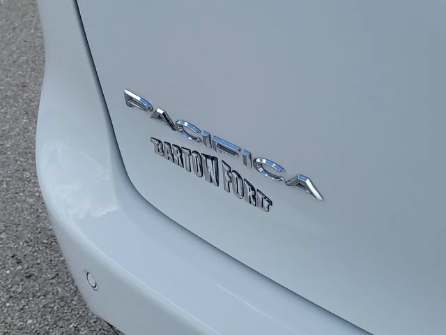 Used 2025 Chrysler Pacifica Select FWD image 9