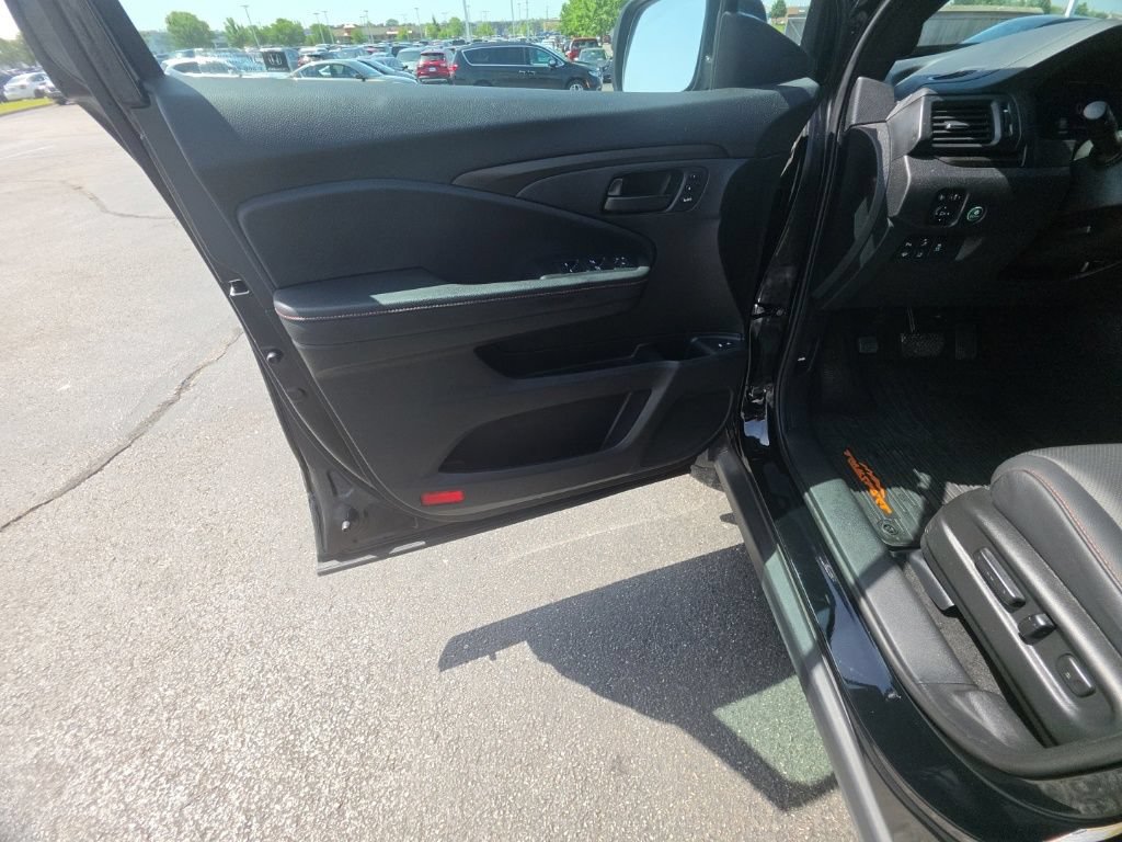 Certified 2025 Honda Passport TrailSport image 13