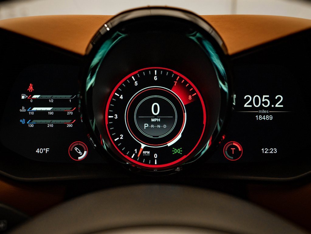 Used 2020 Aston Martin V8 Vantage Coupe image 35