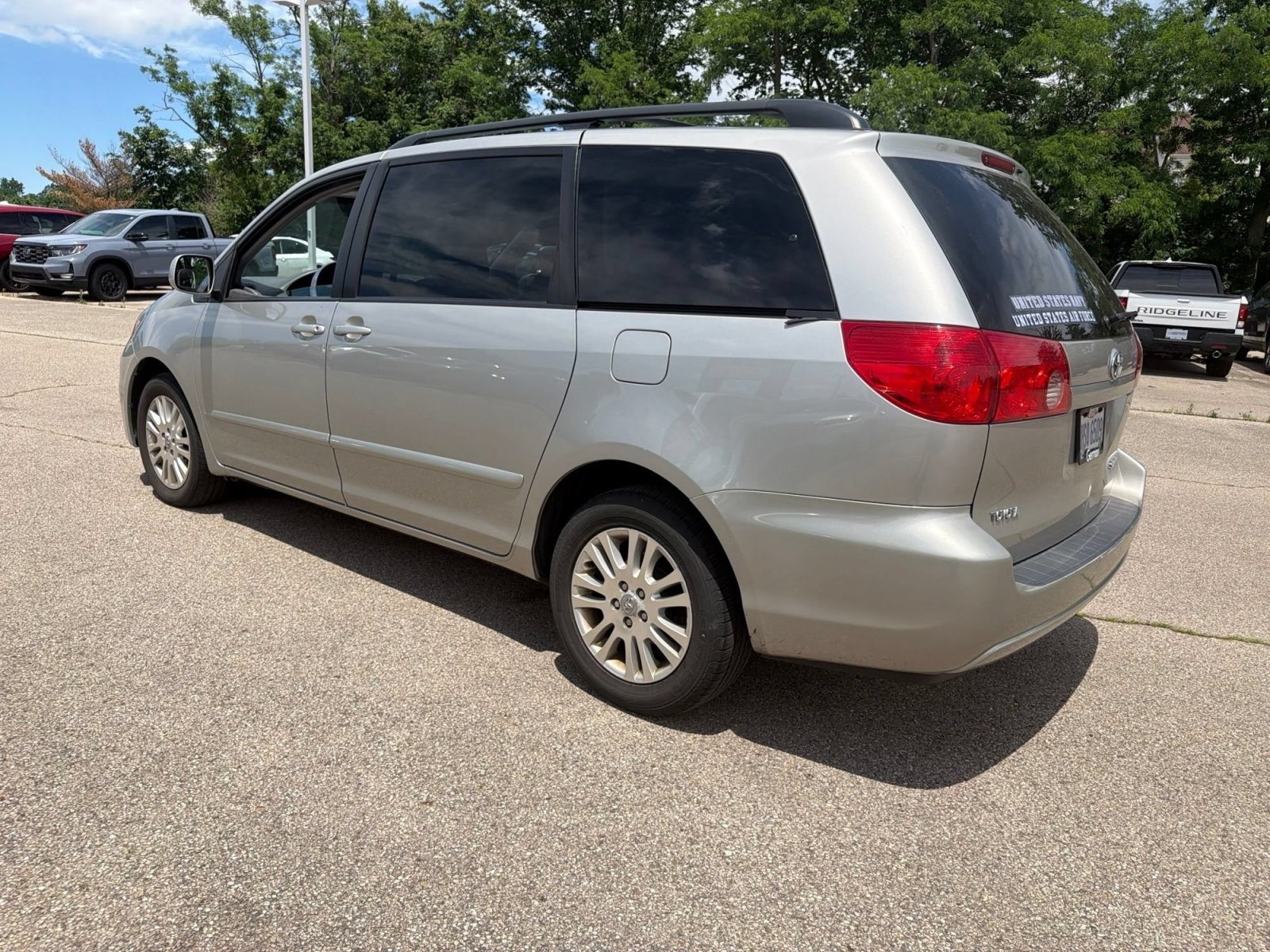 Used 2010 Toyota Sienna XLE FWD image 17