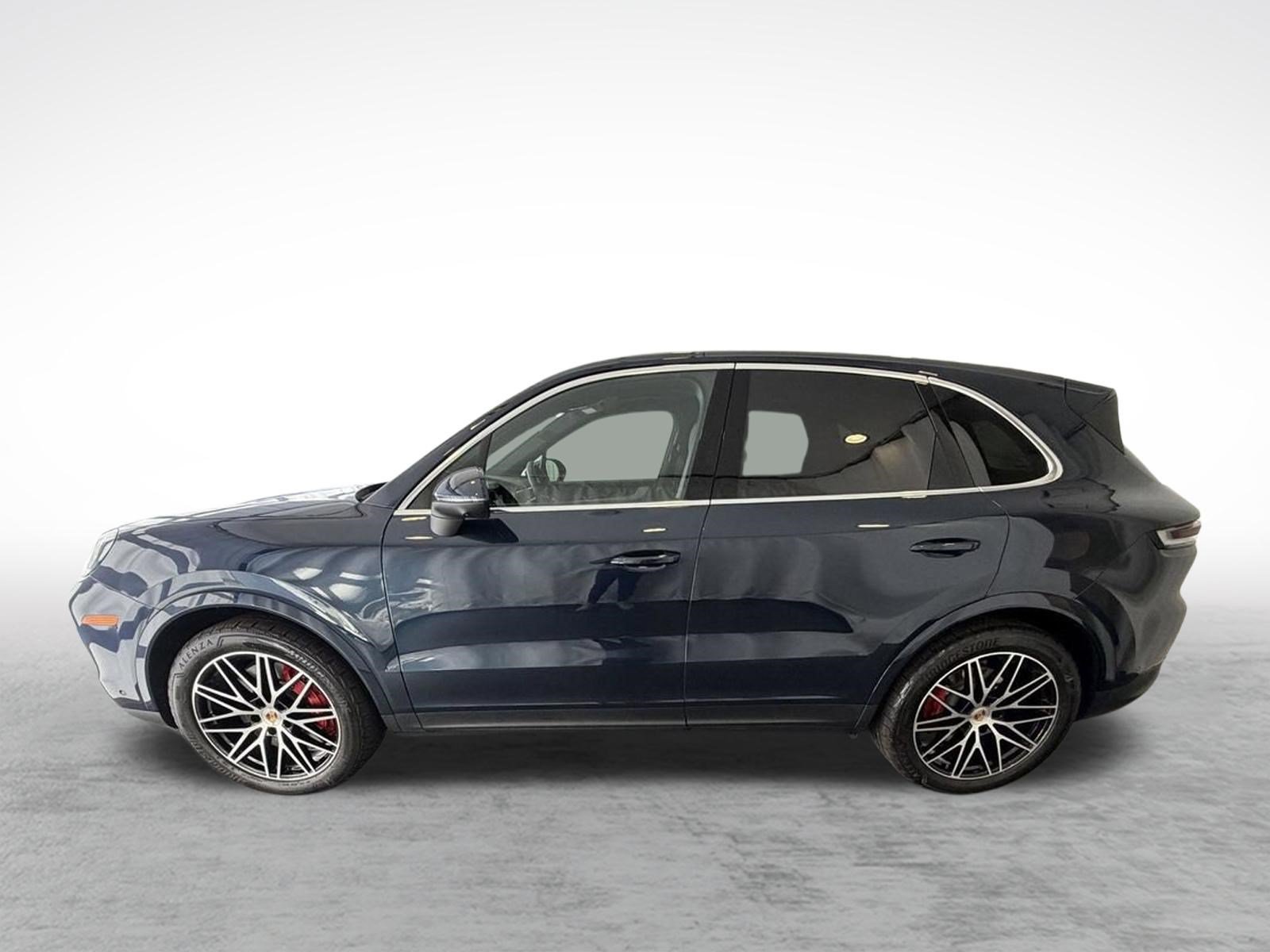 Used 2025 Porsche Cayenne S AWD/4WD image 2