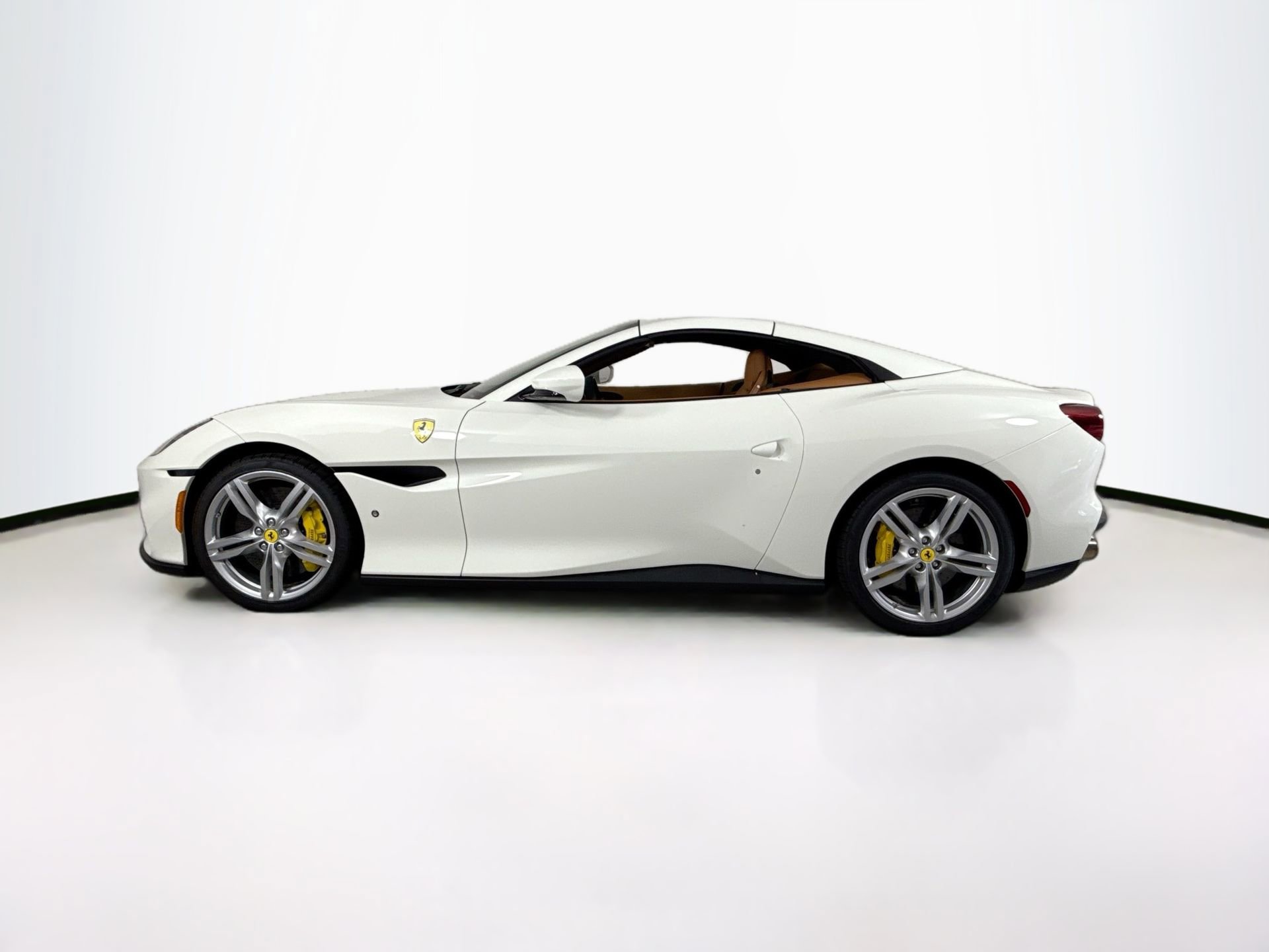 Certified 2022 Ferrari Portofino M image 16