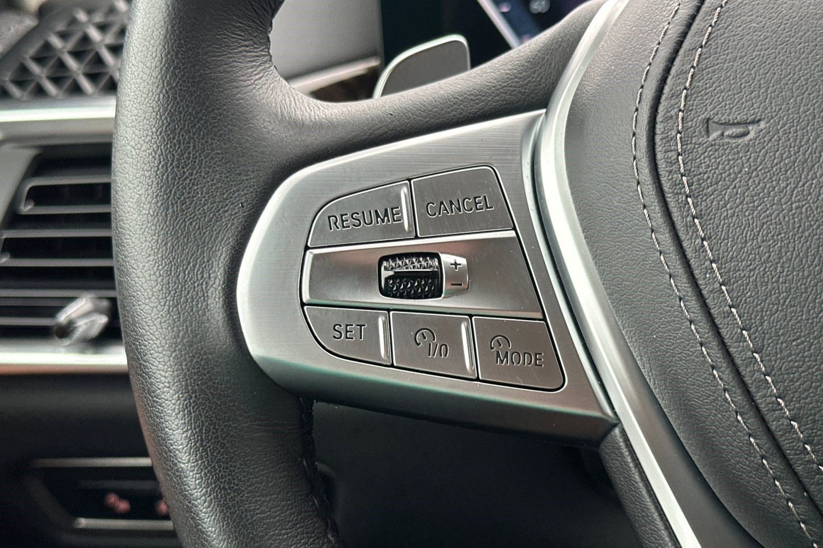 Certified 2025 BMW X7 xDrive40i image 31