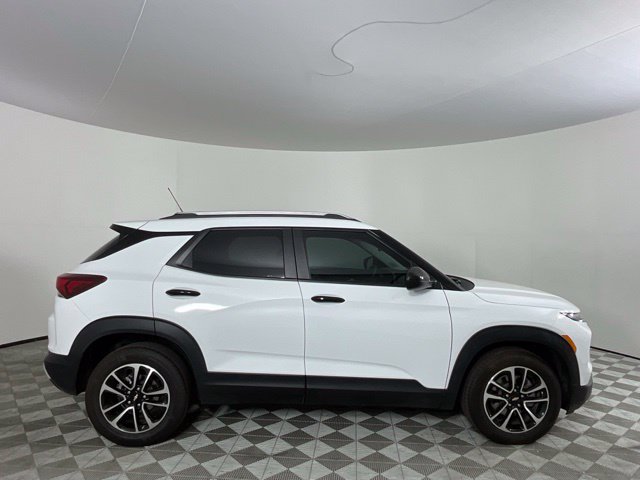 Used 2025 Chevrolet TrailBlazer LT FWD image 4