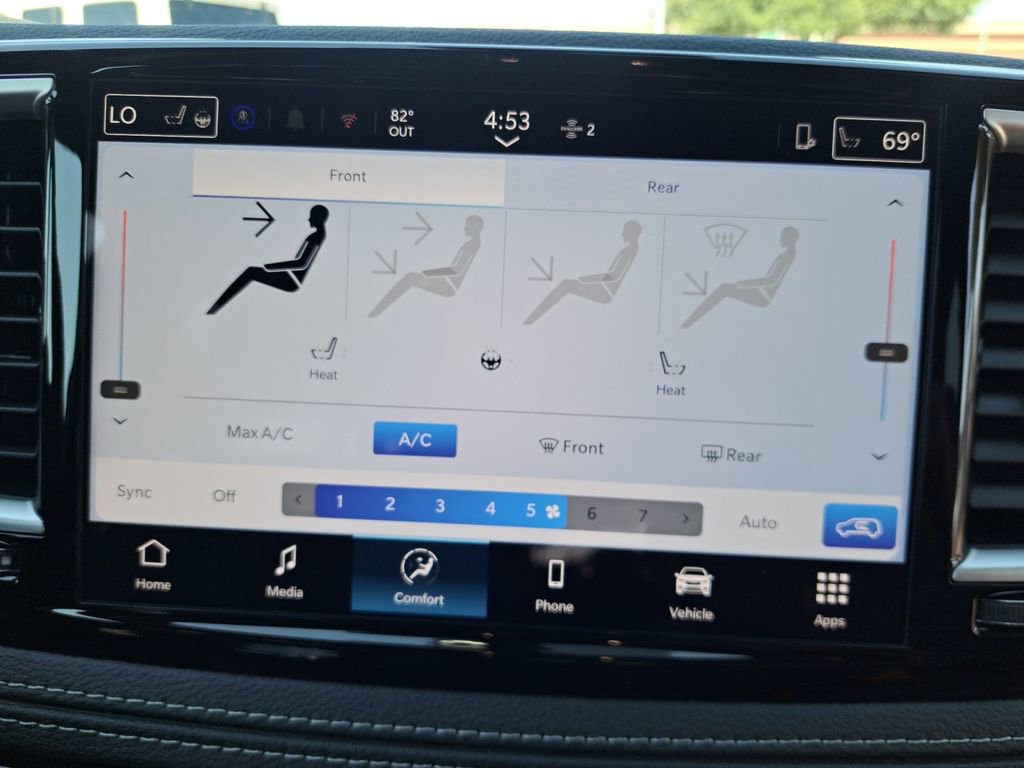 New 2026 Chrysler Pacifica Select image 4