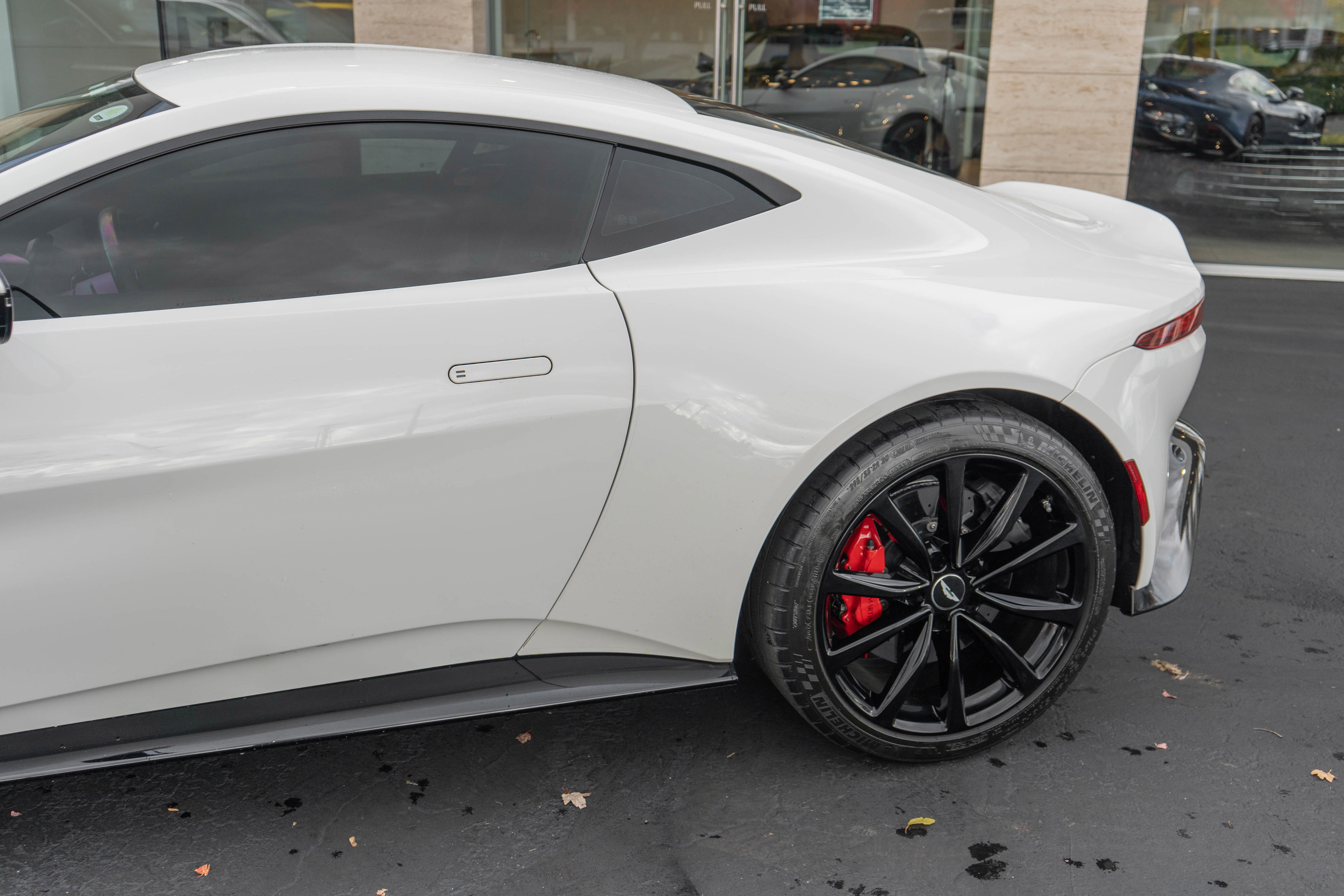 Used 2020 Aston Martin V8 Vantage Coupe image 38