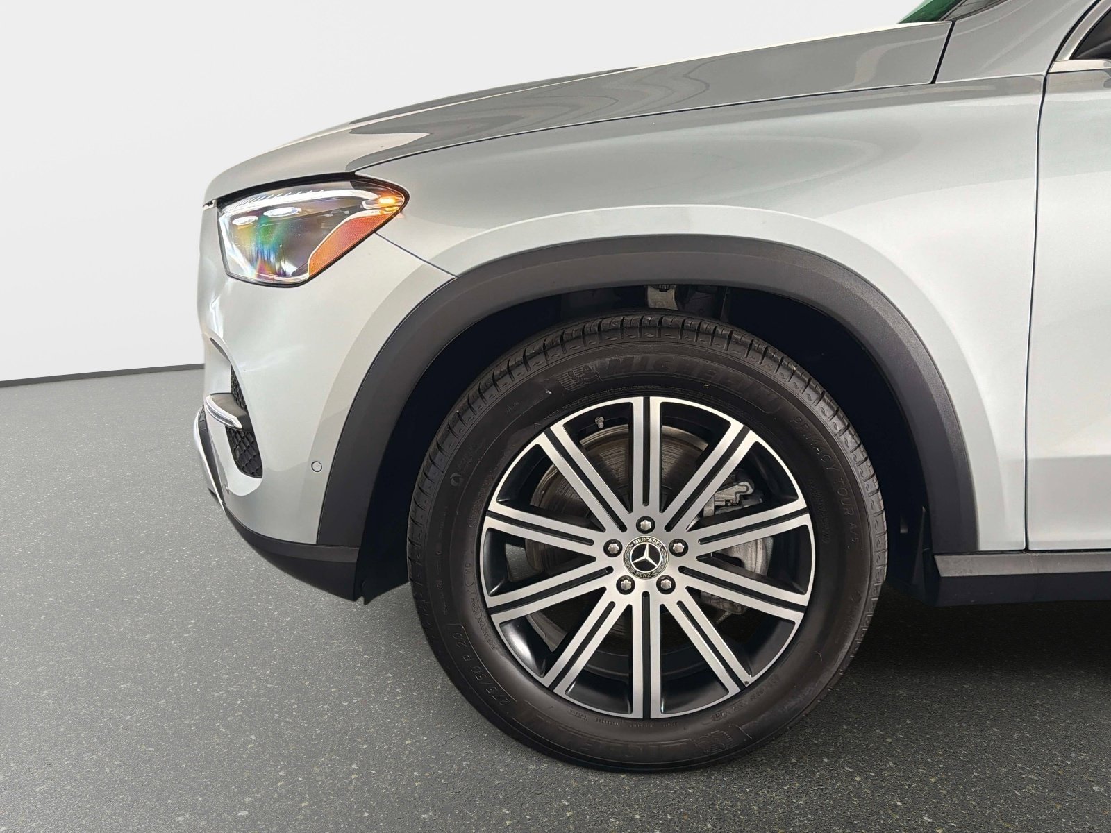 Used 2025 Mercedes-Benz GLE 450 4MATIC w/ Winter Package image 13