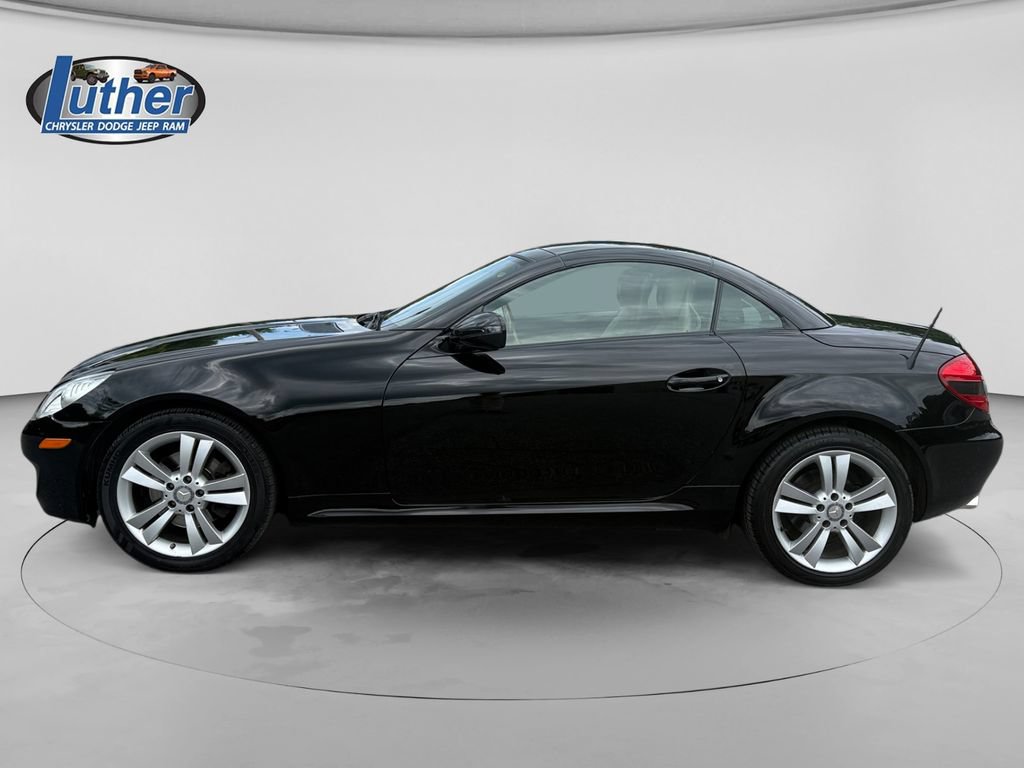 Used 2010 Mercedes-Benz SLK 300 image 2