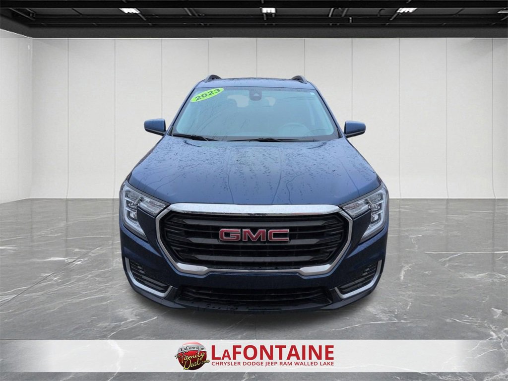 Used 2023 GMC Terrain SLE w/ Driver Convenience Package image 8