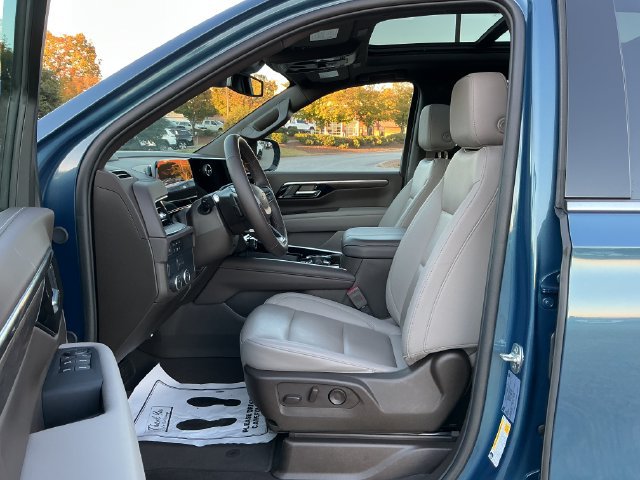 Used 2025 Chevrolet Tahoe LT w/ Comfort Package RWD image 13