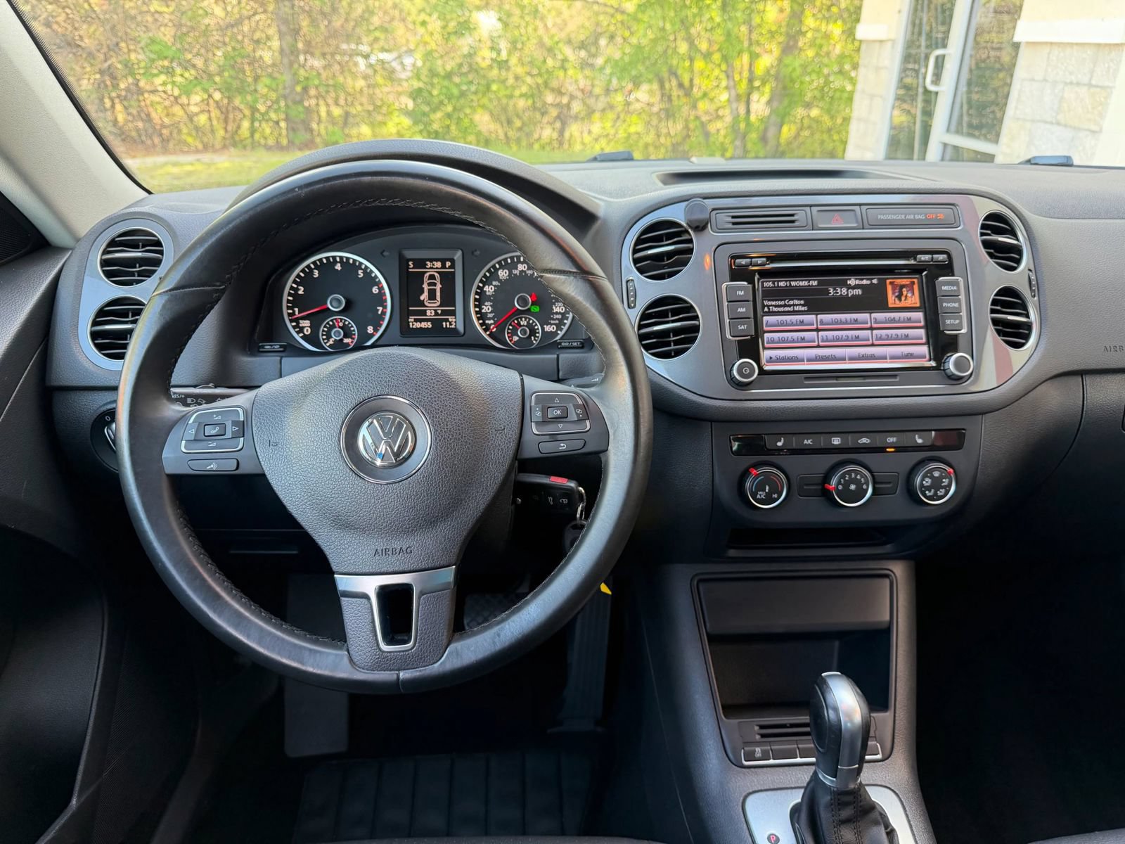 Used 2015 Volkswagen Tiguan SE FWD image 27