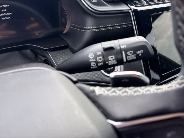 Used 2025 Jeep Grand Cherokee L Altitude RWD image 16