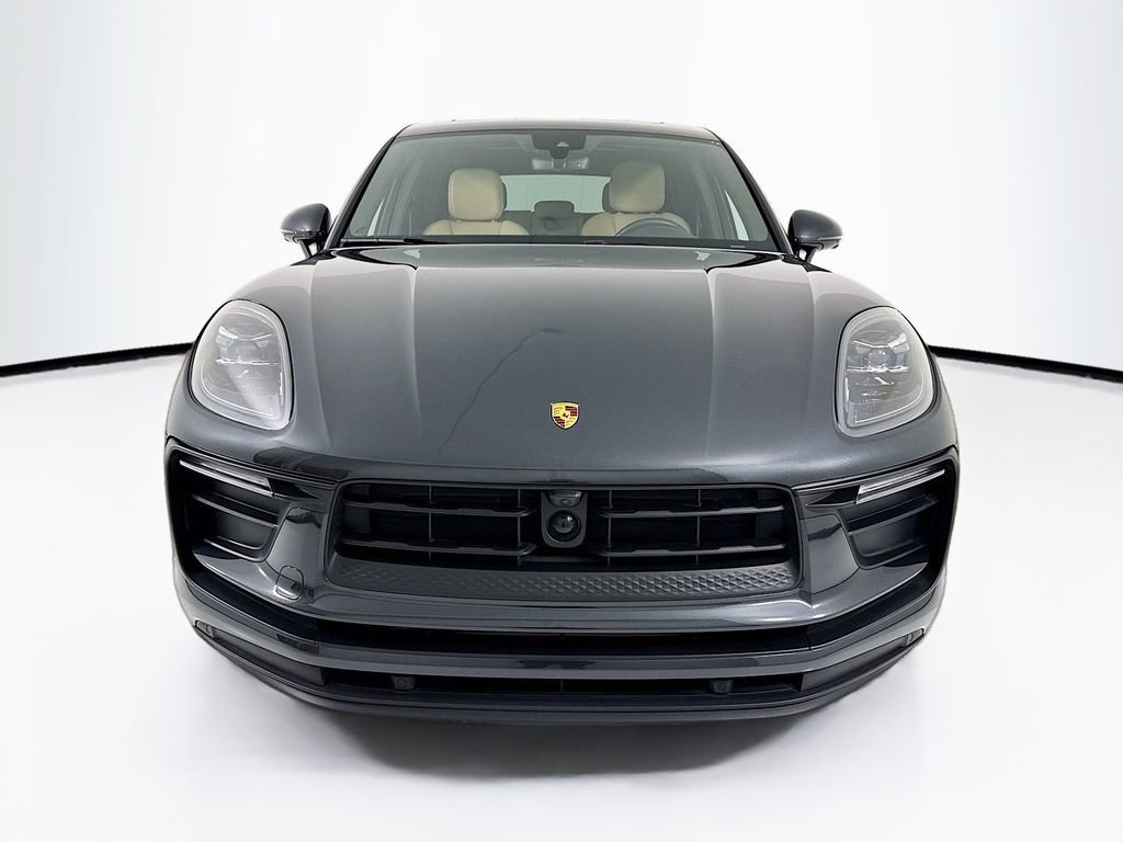 Certified 2025 Porsche Macan image 6