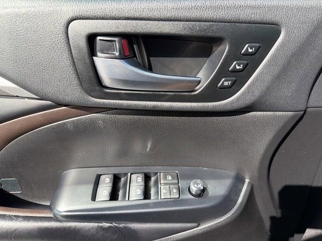 Used 2019 Toyota Highlander Limited image 7