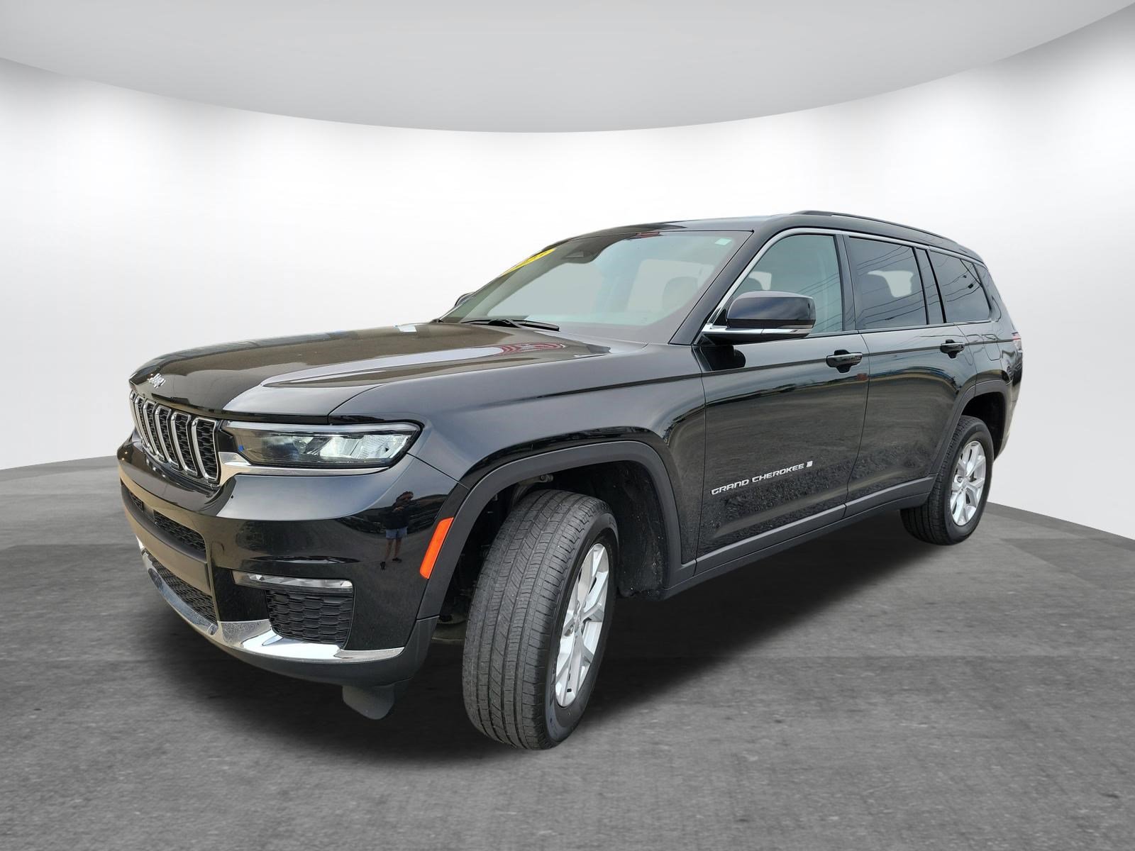 Used 2023 Jeep Grand Cherokee L Limited image 3