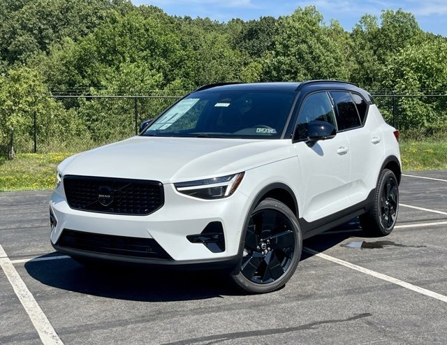New 2026 Volvo XC40 B5 Ultra w/ Climate Package