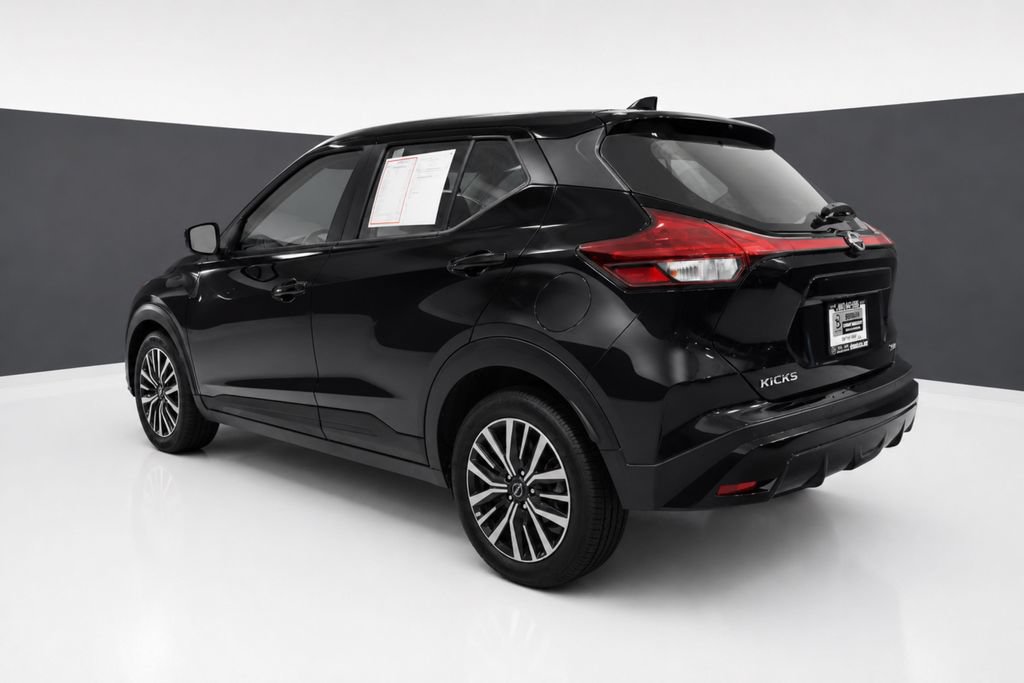 Used 2022 Nissan Kicks SV FWD image 3