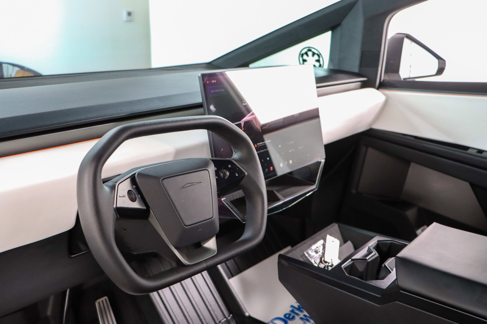 Used 2024 Tesla Cybertruck AWD Crew Cab image 20