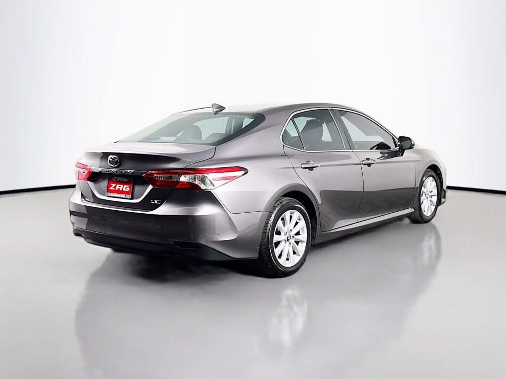 Used 2019 Toyota Camry LE FWD image 5