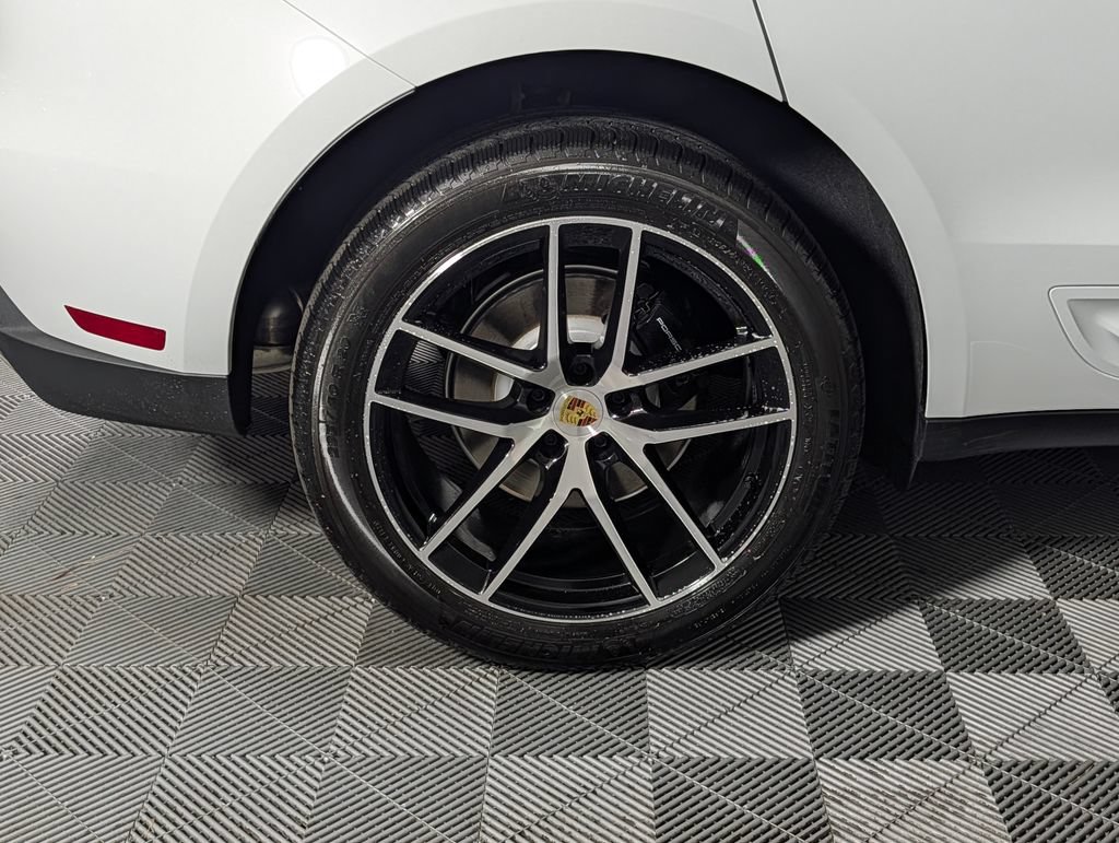 New 2026 Porsche Macan AWD/4WD image 13