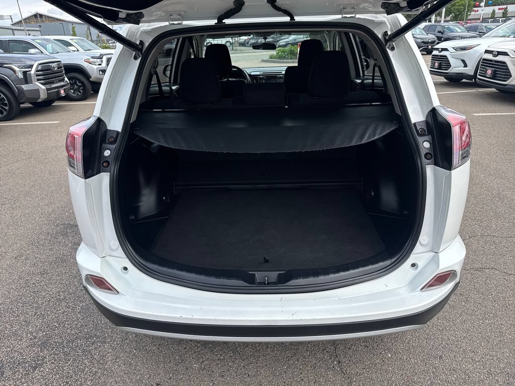 Used 2016 Toyota RAV4 XLE AWD/4WD image 7