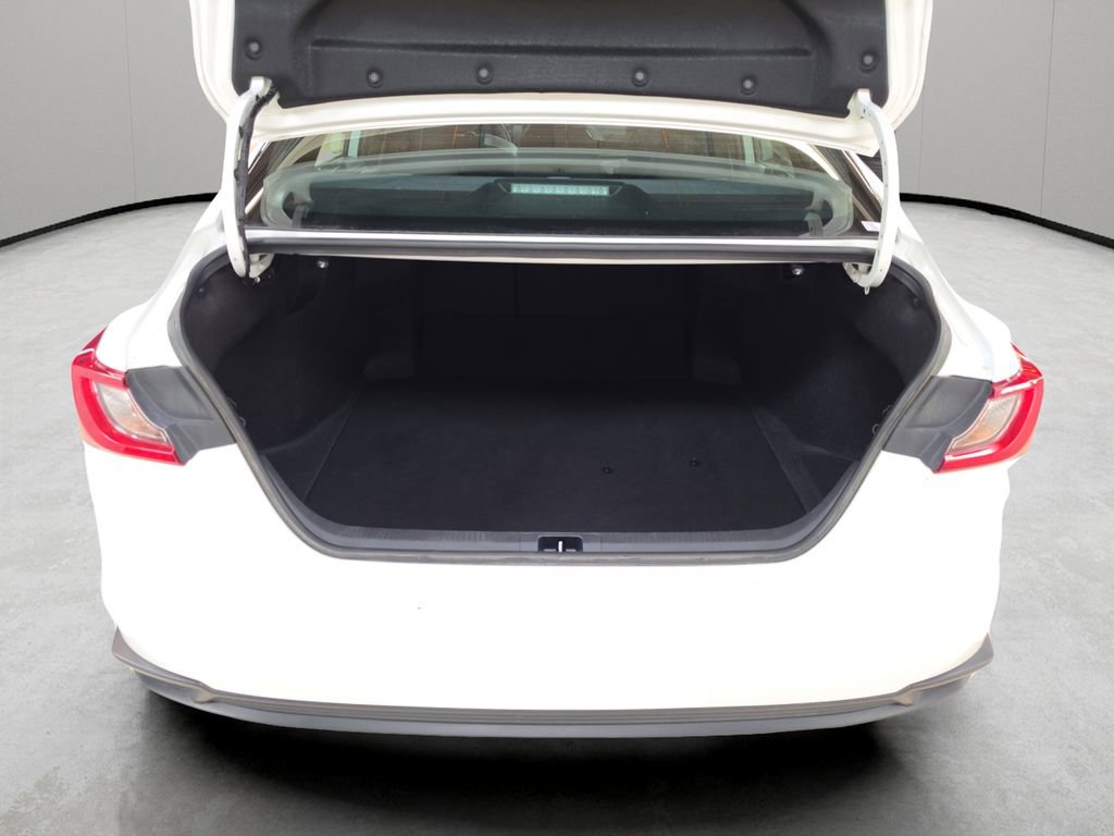 Used 2025 Toyota Camry SE FWD image 14