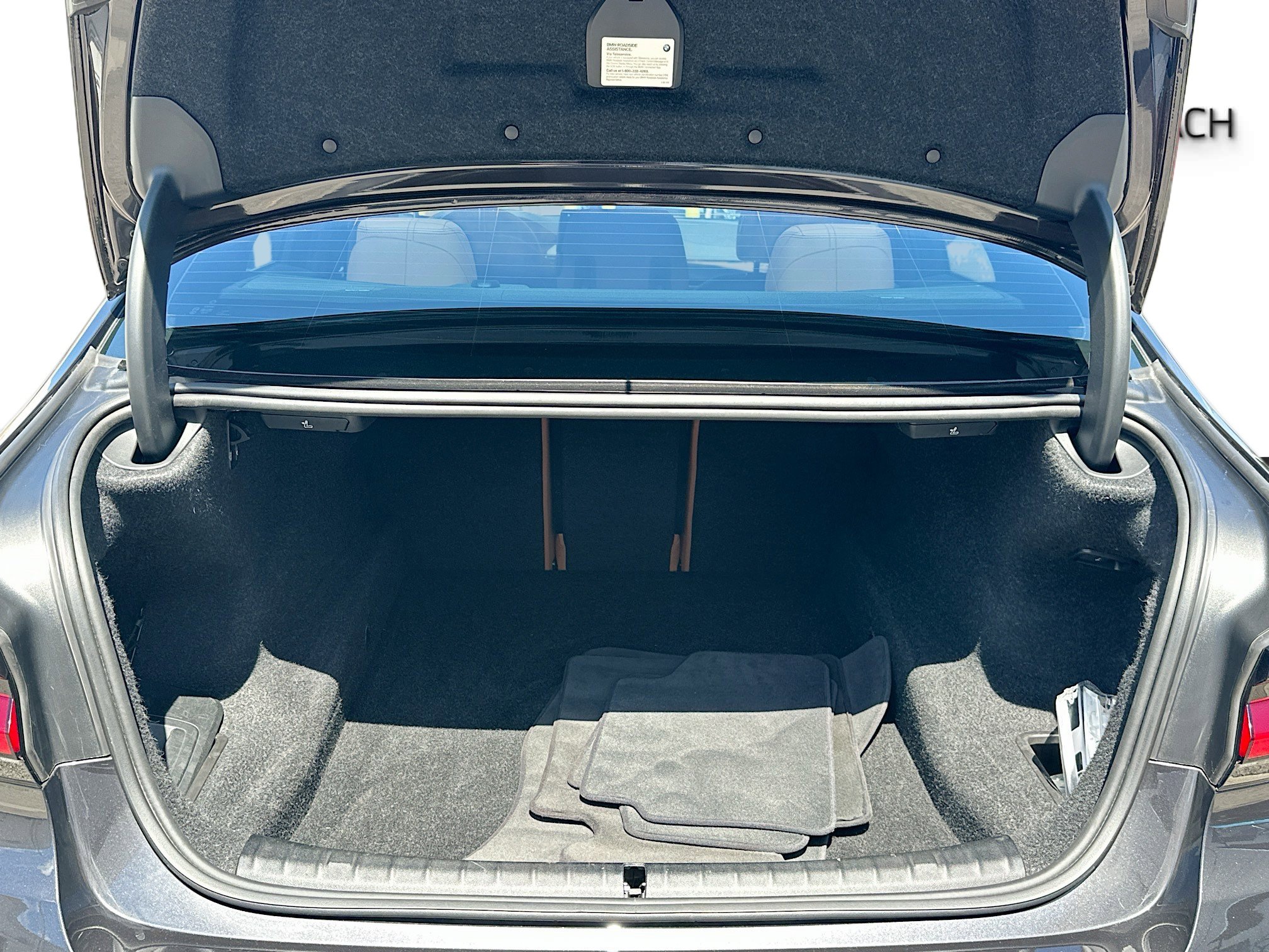 Used 2023 BMW 540i w/ Premium Package image 23