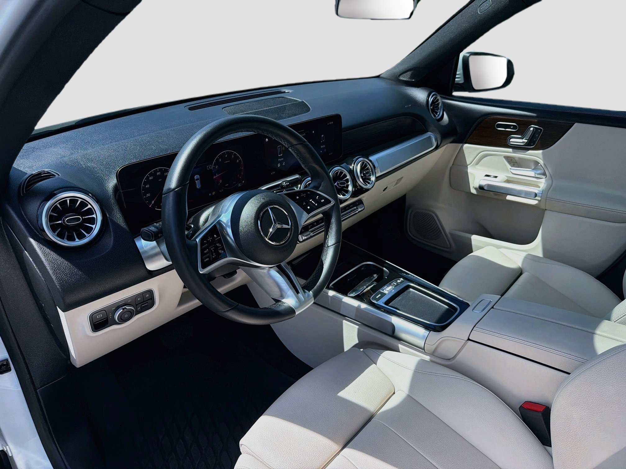 Used 2025 Mercedes-Benz GLB 250 image 9