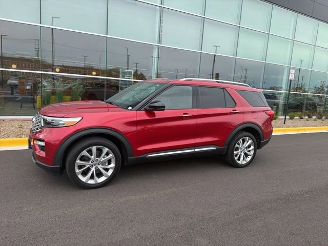 Used 2022 Ford Explorer Platinum w/ Technology Package AWD/4WD image 2