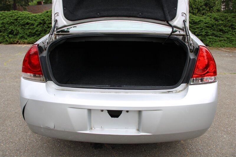 Used 2010 Chevrolet Impala LT w/ Luxury Edition Package FWD image 16