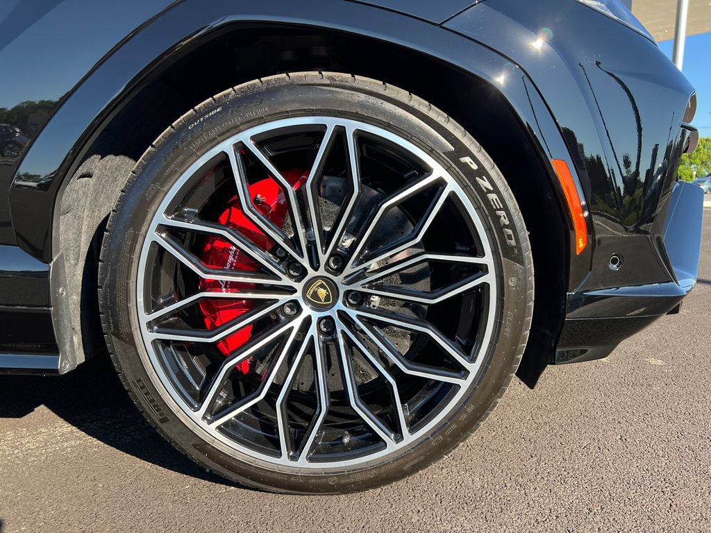Used 2025 Lamborghini Urus SE AWD/4WD image 32