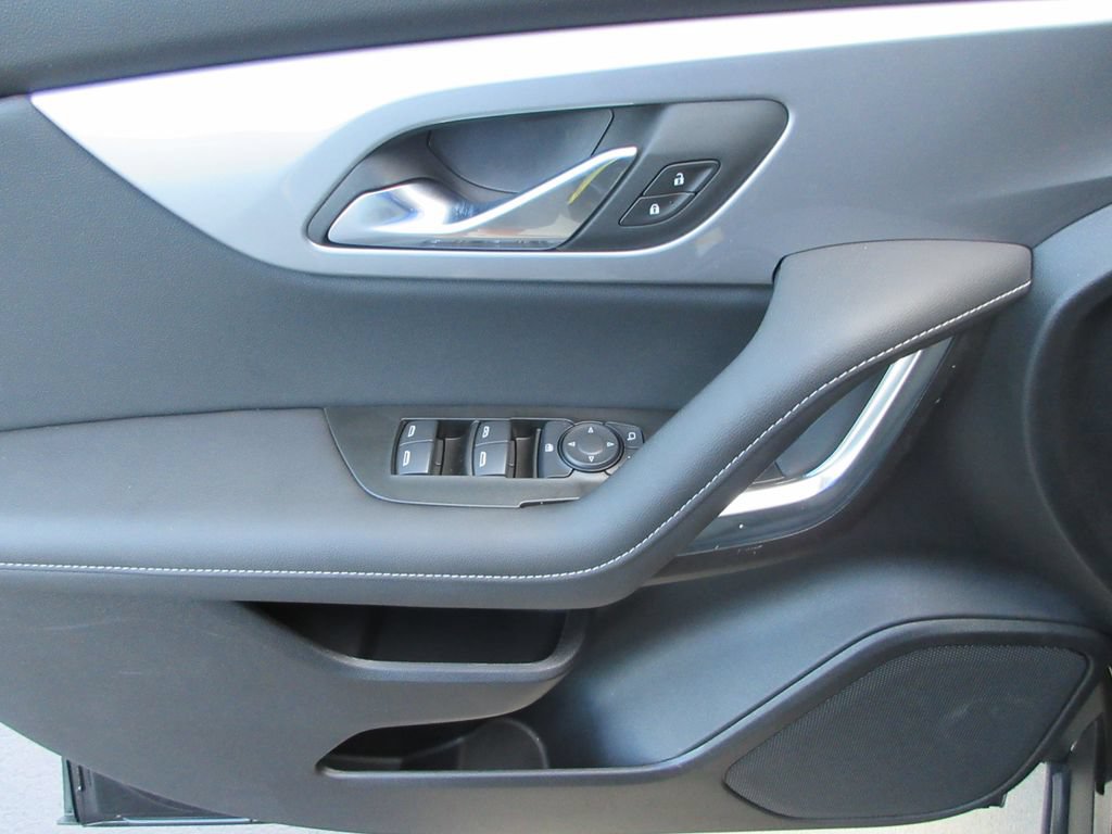 New 2026 Chevrolet Blazer LT w/ LPO, Black Grille Bar Package FWD image 20