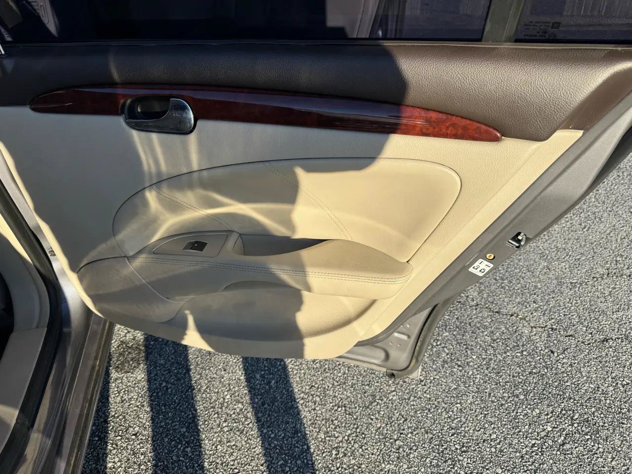 Used 2007 Buick Lucerne CXS FWD image 20