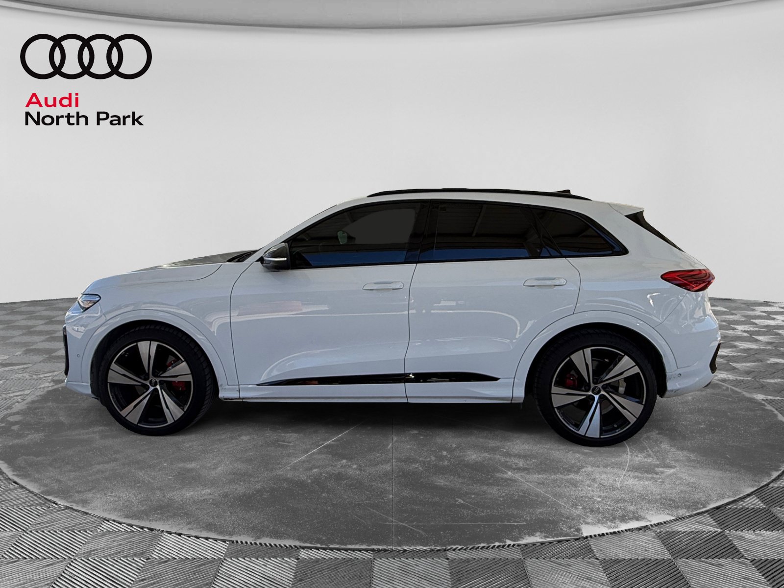 Used 2025 Audi SQ5 Premium Plus AWD/4WD image 2