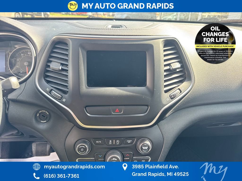 Used 2019 Jeep Cherokee Latitude w/ Cold Weather Group AWD/4WD image 20
