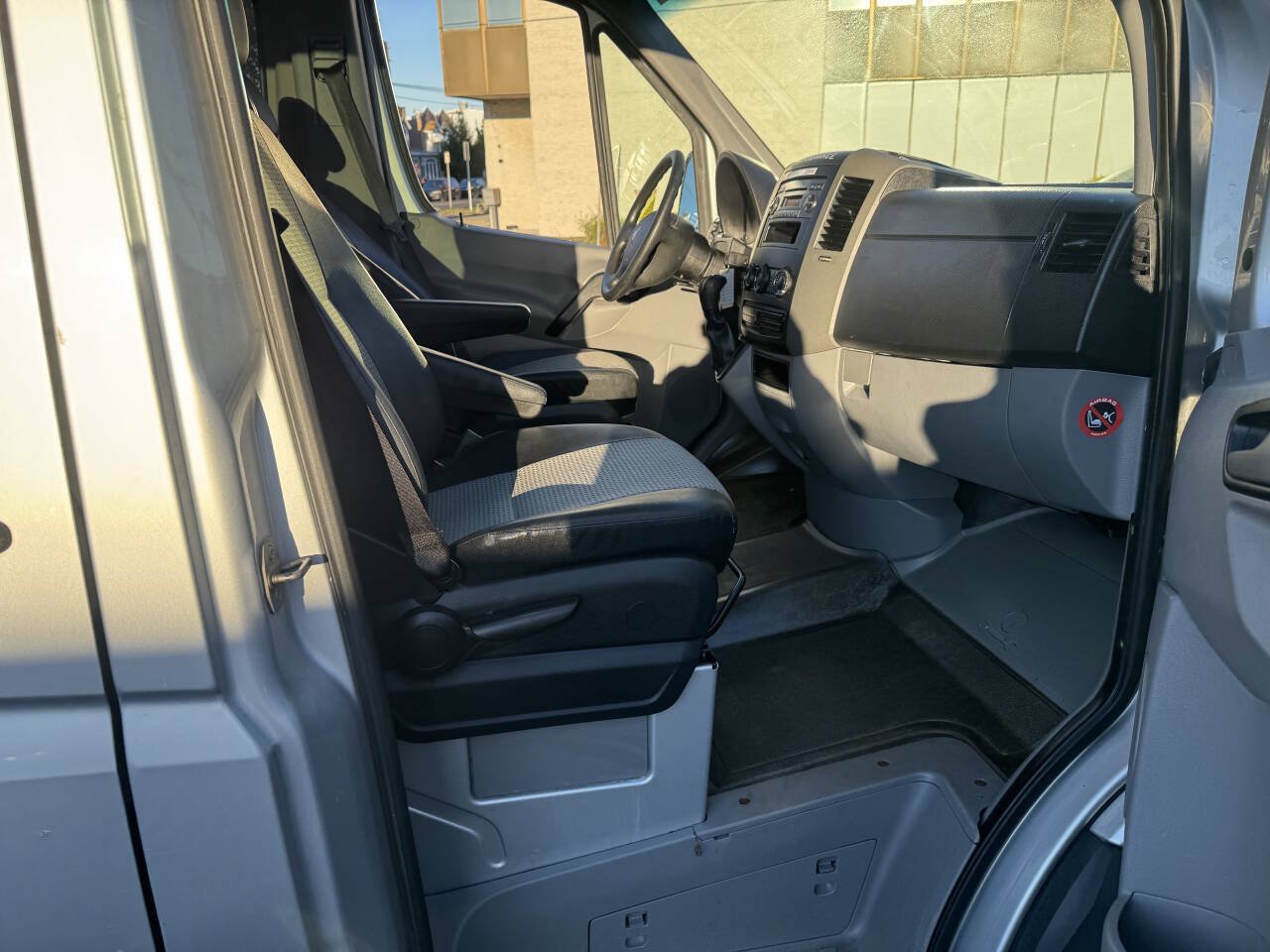 Used 2007 Dodge Sprinter 2500 w/ Cooling Group RWD image 27