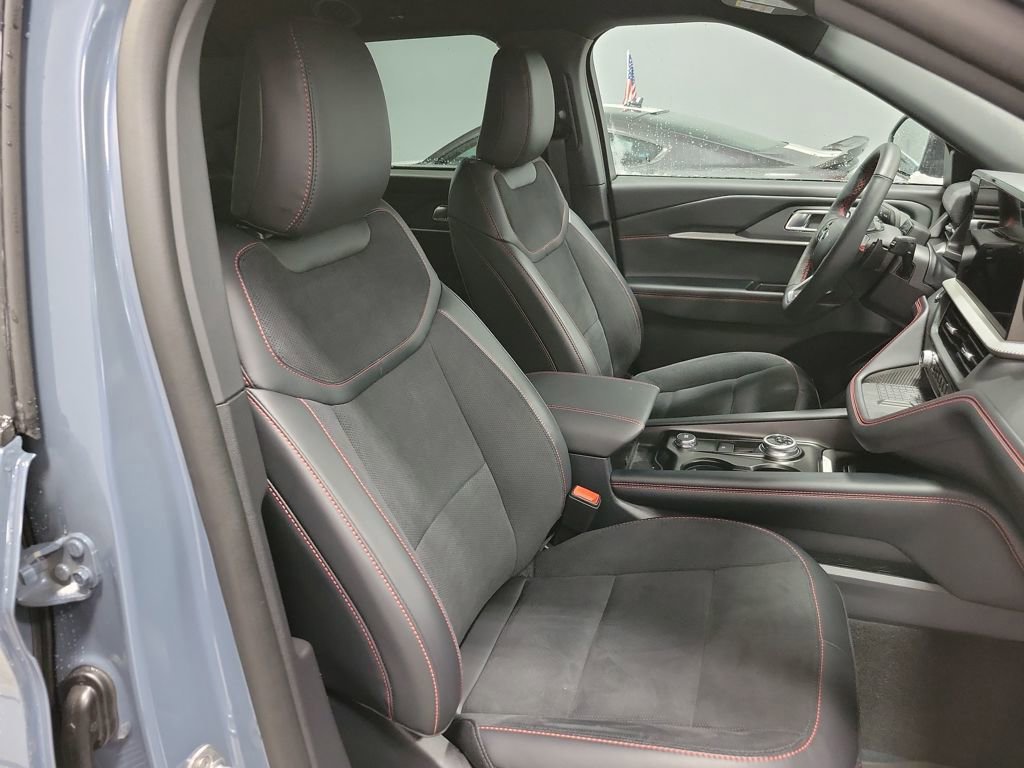 Used 2025 Ford Explorer ST image 23