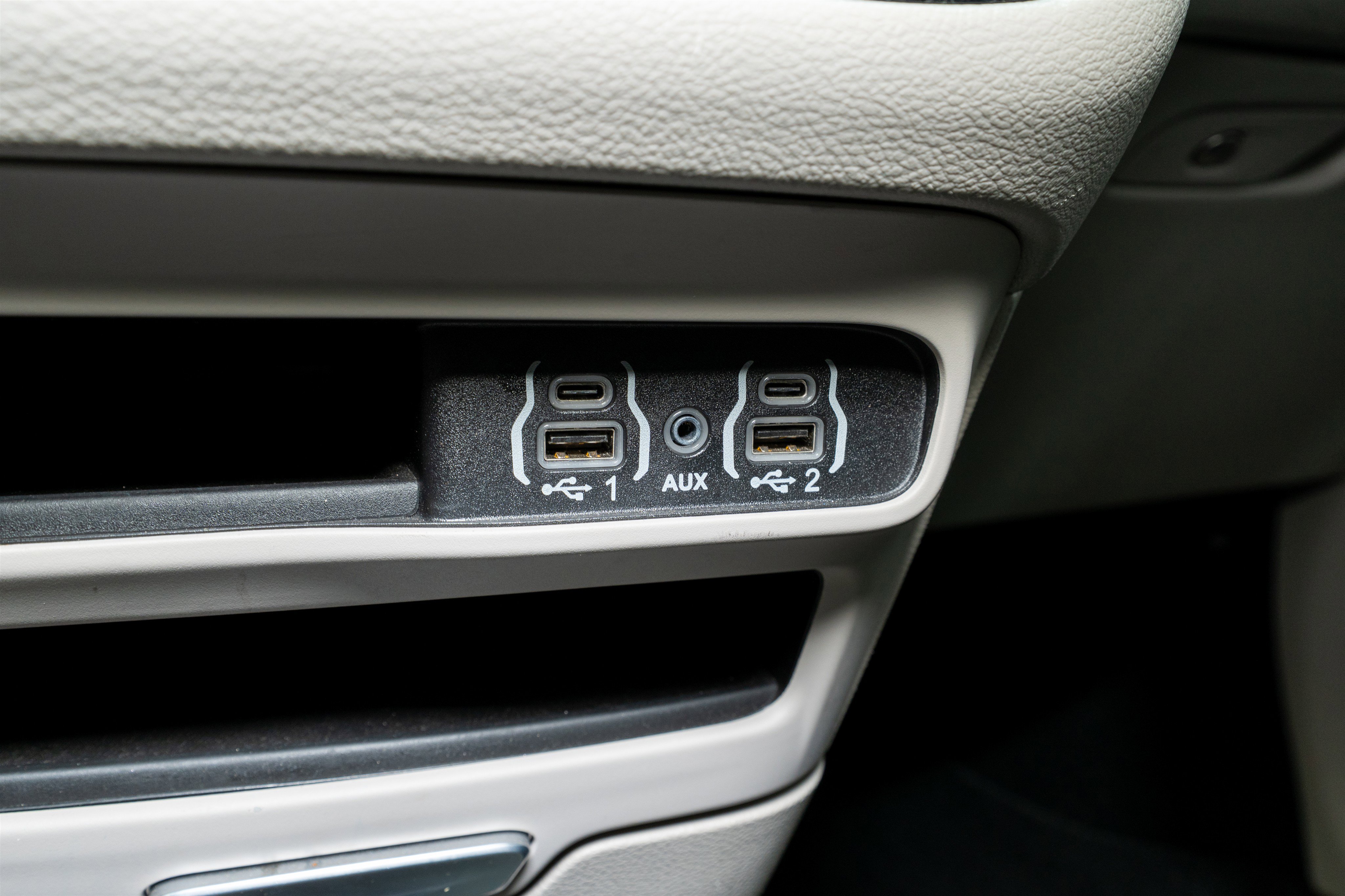 Used 2024 Chrysler Pacifica Touring-L image 23