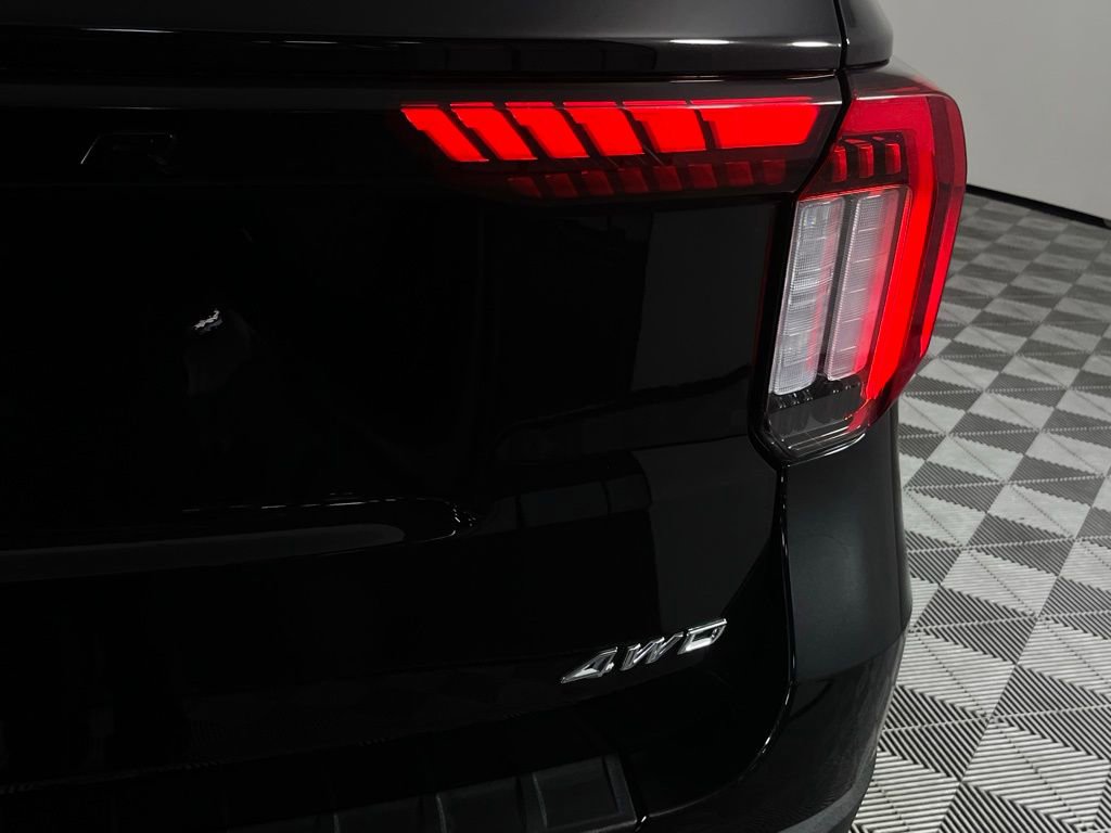 Used 2025 Ford Explorer ST-Line w/ ST-Line Street Pack image 12