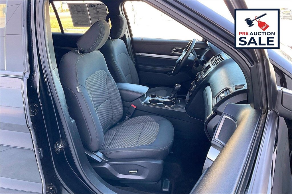 Used 2018 Ford Explorer XLT image 7