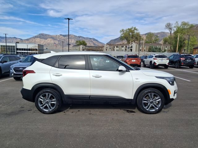Used 2023 Kia Seltos LX AWD/4WD image 2