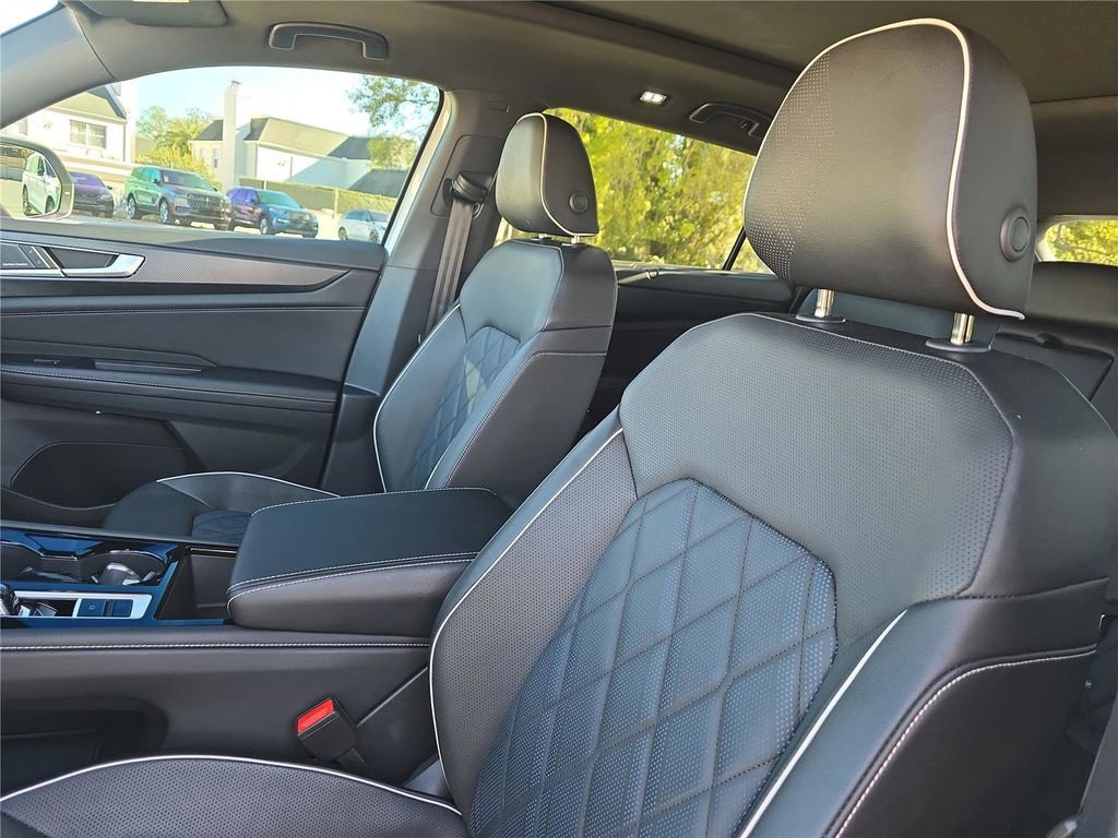 Used 2025 Volkswagen Atlas Cross Sport SEL Premium R-Line image 20