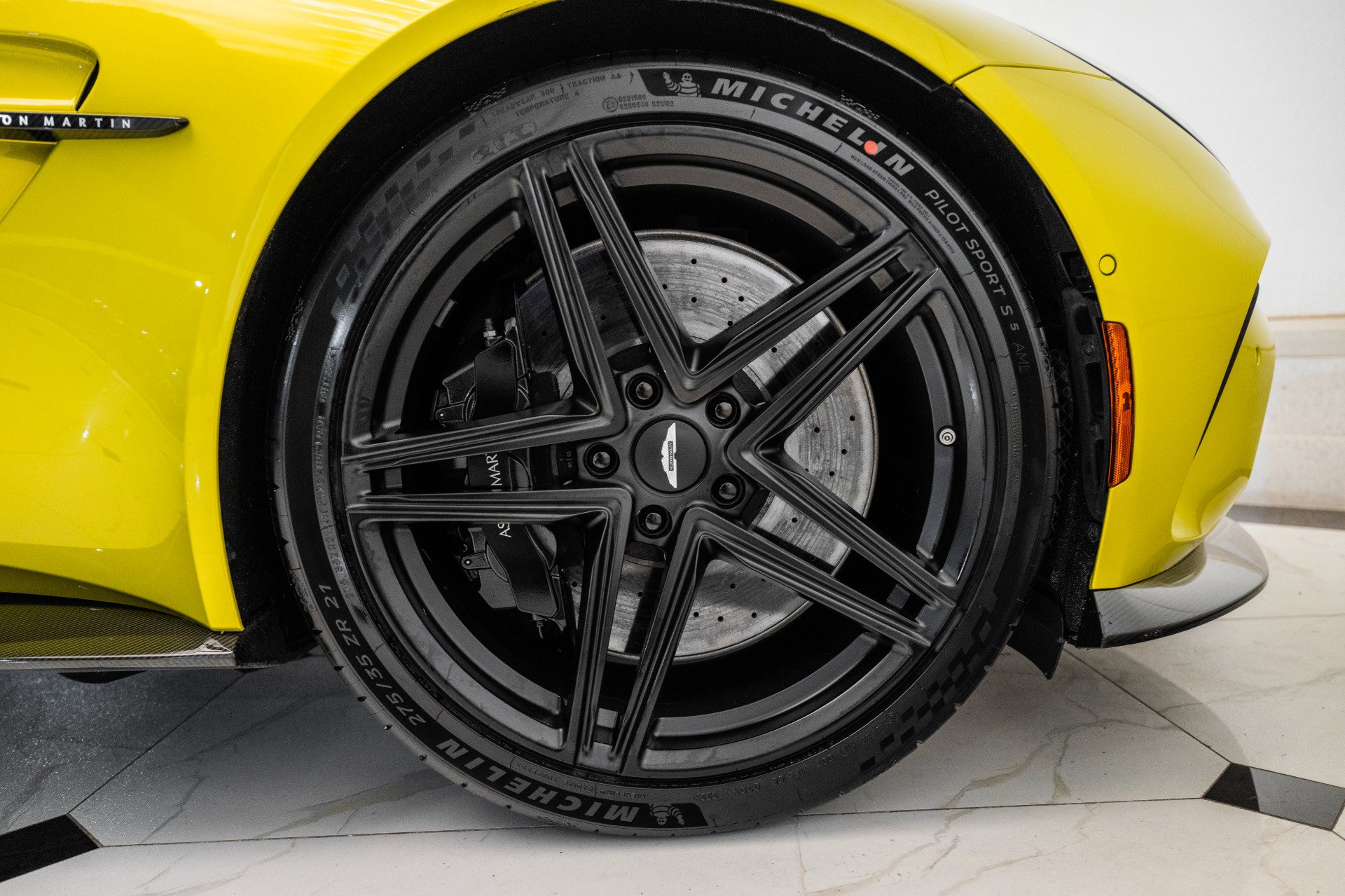 Used 2025 Aston Martin V8 Vantage Coupe image 48