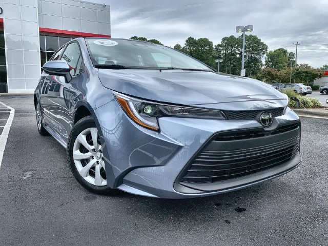 Used 2026 Toyota Corolla LE FWD image 2