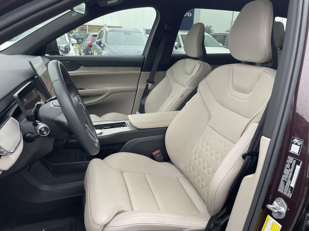 Used 2025 Volvo EX90 Plus AWD/4WD image 8