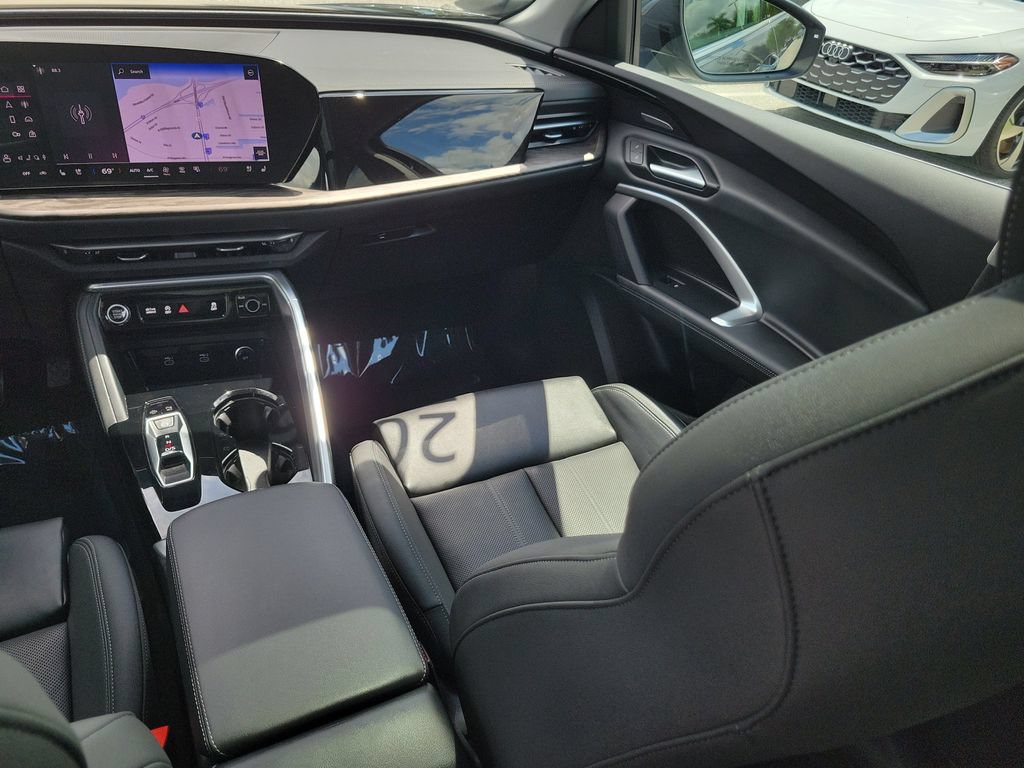 Used 2025 Audi Q5 Premium w/ Premium Plus AWD/4WD image 24