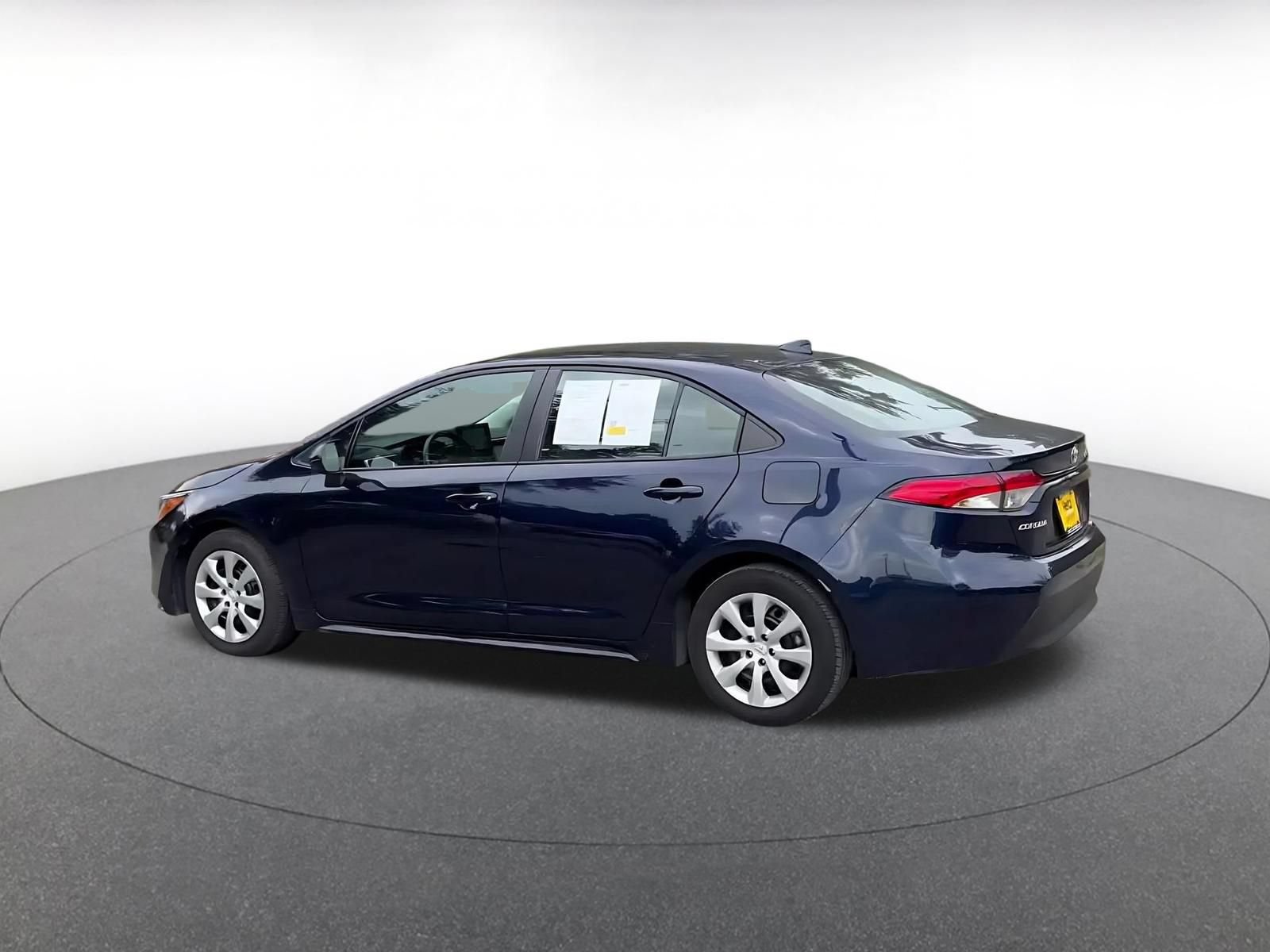 Used 2025 Toyota Corolla LE FWD image 9
