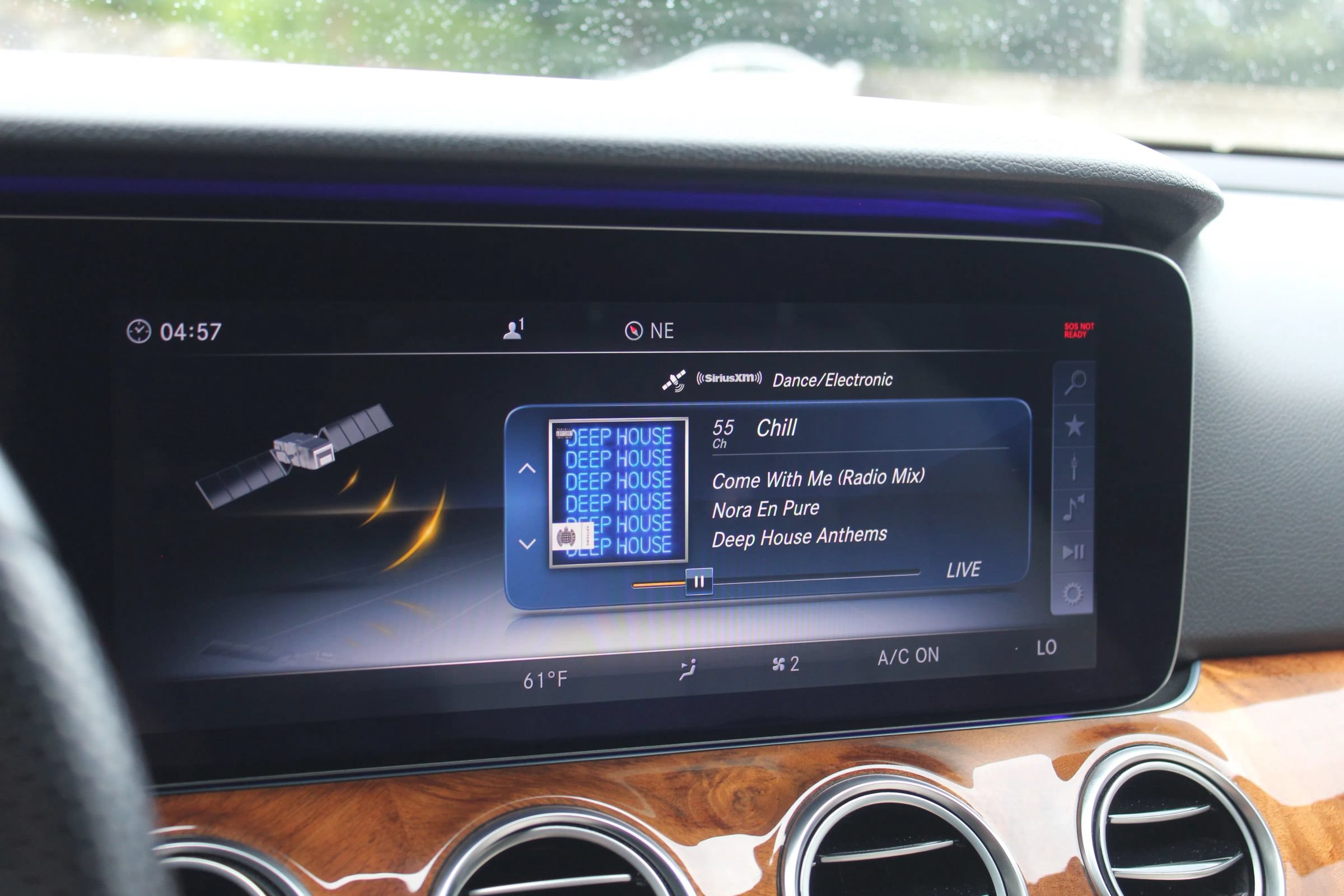 Used 2018 Mercedes-Benz E 400 4MATIC Sedan image 35