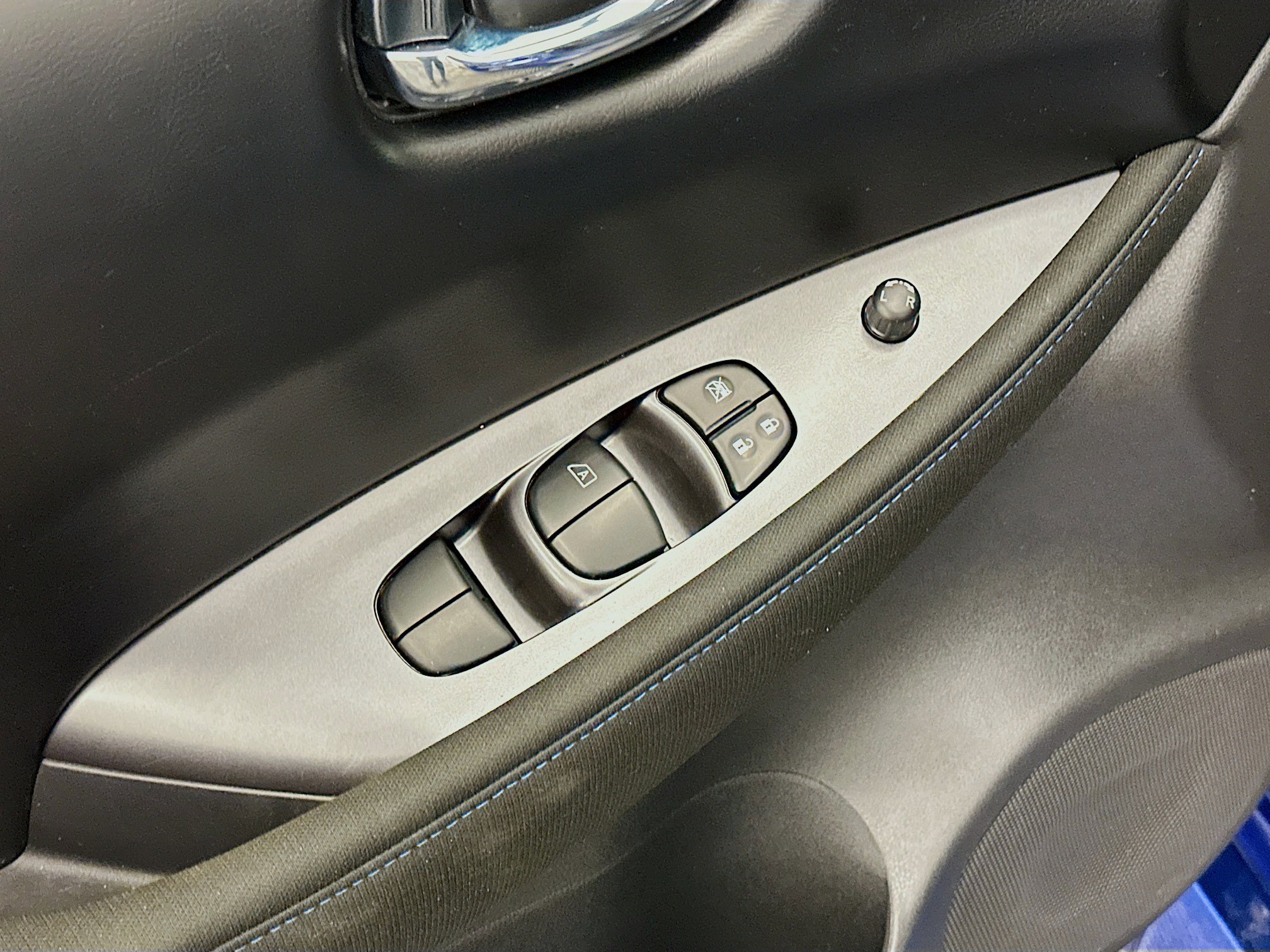 Used 2025 Nissan Leaf S FWD image 15